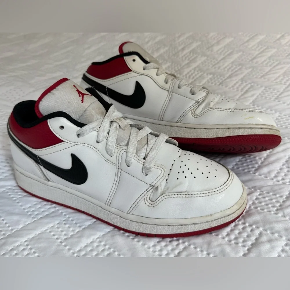 Nike Air Jordan 1 Low GS White Red Black Sneakers Big Boy Youth 7Y Woman 8.5 - Picture 3 of 15